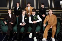 Lai lịch 'khủng' những bộ đồ khác biệt BTS mặc tại Grammy 2021