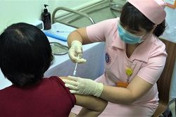 6 người đầu tiên tiêm thử nghiệm vaccine Covivac
