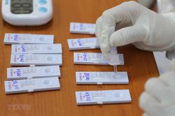 Hà Nội xét nghiệm COVID-19 cho công nhân viên bến xe Giáp Bát