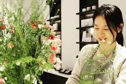 Để lộ nhiều nếp nhăn khi cười nhưng Lee Young Ae được khen nức lời vì sở hữu vẻ đẹp tự nhiên ở tuổi 50