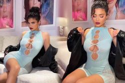 Kylie Jenner lại khiến dân tình đau mắt với bodysuit xuyên thấu khoét ngực táo bạo