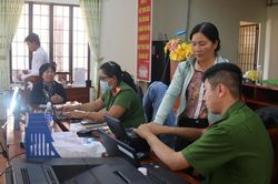 Ngày thứ bảy tình nguyện giải quyết thủ tục hành chính cho Nhân dân