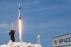 Phi hành gia Nga sắp lên không gian bằng phi thuyền SpaceX