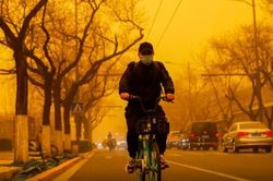 Bắc Kinh hứng trận bão cát lớn nhất thập kỷ qua