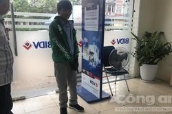 Vụ mang 'súng, mìn' cướp ngân hàng BIDV: Thủ phạm là lái xe taxi, lấy được 76 triệu