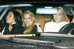 Paris Hilton nói về bức ảnh tai tiếng với Lindsay Lohan