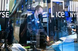 Chứng khoán Mỹ: Kỳ vọng kinh tế sớm tăng tốc, cả Dow và S&P 500 cùng lập kỷ lục