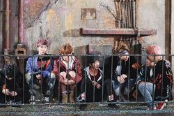 BTS từng bị xua đi khi xin chụp ảnh chung