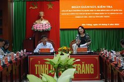 Phó Chủ tịch nước Đặng Thị Ngọc Thịnh kiểm tra công tác bầu cử tại Sóc Trăng