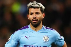 Barca nhắm mua Aguero để giữ chân Messi