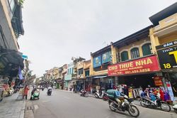 Mặt bằng 'đất vàng' phố cổ Hà Nội giảm giá cho thuê… vẫn ế