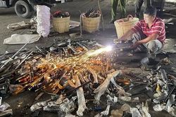 Tiêu hủy số lượng lớn vũ khí, vật liệu nổ, công cụ hỗ trợ
