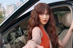 Ngọc Trinh: Khi các chiêu trò đã lỗi thời, chới với ở tuổi 32