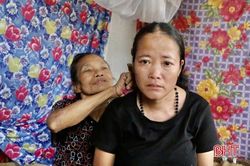 Xót xa cảnh mẹ già kiệt quệ nuôi con gái mắc bệnh hiểm nghèo ở Hà Tĩnh