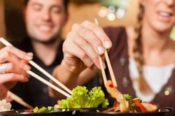 Nhìn qua cách cầm đũa là có thể nhận ra được tính cách của 1 người