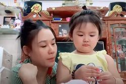 Vợ Quang Long xuất hiện với khuôn mặt thất thần và ánh mắt lo lắng cho con gái Helen