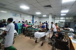 Tạm giữ hình sự lái xe khách đâm vào xe đầu kéo khiến 2 người tử vong, hàng chục người bị thương