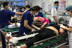 Vụ xe khách đâm xe đầu kéo: Xe chở đoàn người thân trong gia đình đi lễ chùa