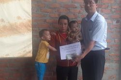 Trao tiền bạn đọc hỗ trợ hoàn cảnh khó khăn ở Hà Tĩnh