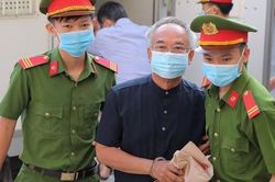 Nữ đại gia Bạch Diệp mất bình tĩnh, tòa buộc tạm nghỉ trong 5 ngày
