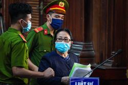 Tòa lập biên bản việc bà Dương Thị Bạch Diệp la lối, lớn tiếng