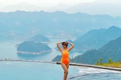 Cựu hoa khôi trường ĐH Ngoại thương khoe hình ảnh 'chu du khắp nơi'