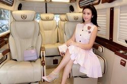 Cuộc sống 'hàng hiệu phủ từ đầu đến chân' của các hot girl lấy chồng đại gia