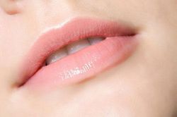 Nhìn sắc môi có thể đoán được tình trạng sức khỏe của bạn