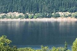 Phát hiện vật 'khổng lồ' bí ẩn trên mặt hồ Loch Ness