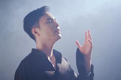 Phạm Anh Duy (The Voice) khác lạ trong MV mới, ẩn dụ độc đáo trên nền nhạc điện tử ma mị