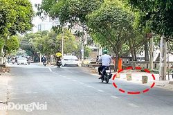 Dùng vật dụng ngăn xe ô tô dừng, đậu là hành vi trái luật