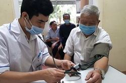 Đoan Hùng: Khám bệnh, cấp phát thuốc miễn phí cho người cao tuổi