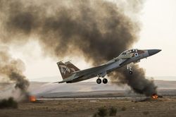 Israel tấn công Damascus ngay trước mắt S-300 và Bavar-373