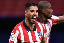 Suarez phản ứng khi bị rút khỏi sân