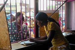 Cuộc cách mạng Mobile Money sóng gió ở Zimbabwe
