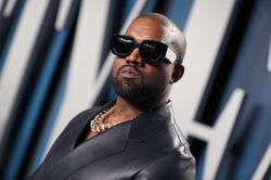 Thương hiệu Yeezy của Kanye West được định giá hơn 3 tỷ USD