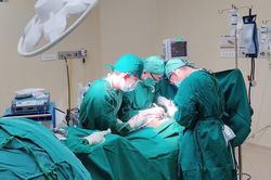 Mâu thuẫn với người yêu, nam thanh niên tự đâm thủng tim
