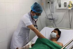 Hai bệnh nhân suýt mất mạng vì bị rắn chàm quạp cắn