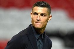 Man Utd có thể chiêu mộ Ronaldo với giá rẻ như cho; Man City hờ hững gia hạn hợp đồng, Barca trải thảm đỏ đón Aguero?