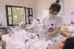 Vĩnh Phúc: Học sinh 17 tuổi phải cắt cụt tay do pháo tự chế phát nổ