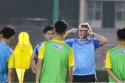 HLV Philippe Troussier: 'Tôi muốn các em làm quen với triết lí bóng đá của tôi'