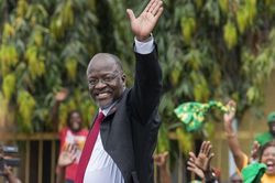 Tổng thống Tanzania qua đời vì bệnh tim