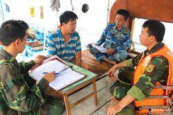 Kiểm tra, xử phạt tàu đánh bắt thủy sản trái phép 10 triệu đồng