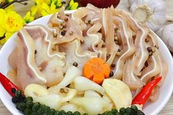 Luộc tai heo cứ cho thêm thứ này, đảm bảo vừa trắng lại ngon giòn sần sật, càng ăn càng thèm