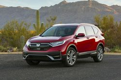 Honda CR-V bỏ xa Toyota Camry về doanh số