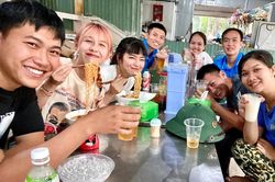 Khánh Vân đáp trả gay gắt người chụp trộm ảnh Mũi trưởng Long và Hậu Hoàng