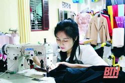 Chuyện về cô gái khuyết tật giàu nghị lực