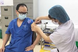 Khuyến cáo 9 nhóm đối tượng nên trì hoãn tiêm vaccine Covid-19 AstraZeneca