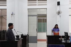 Giật tiền từ tay khách đi xích lô