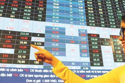 Cổ phiếu ngân hàng liên tiếp 'dậy sóng', nhà đầu tư hốt bạc